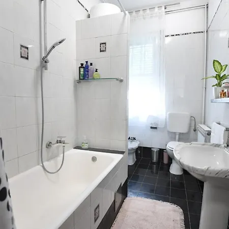 Center. Beautiful 130m2 Apartmant, Sea View *