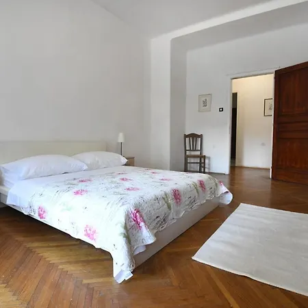 Center. Beautiful 130m2 Apartmant, Sea View *