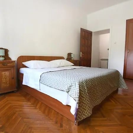 Center. Beautiful 130m2 Apartmant, Sea View *