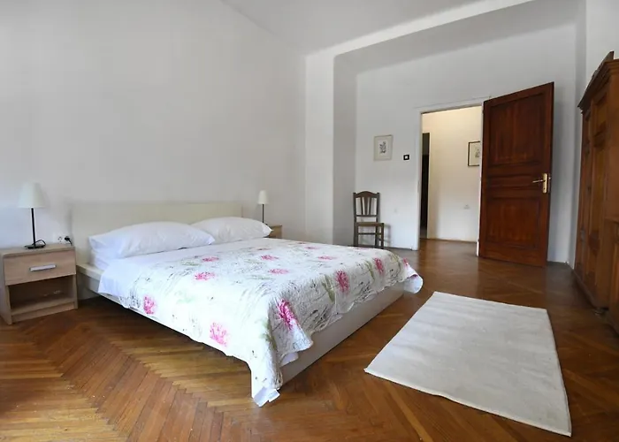 Center. Beautiful 130m2 Apartmant, Sea View *